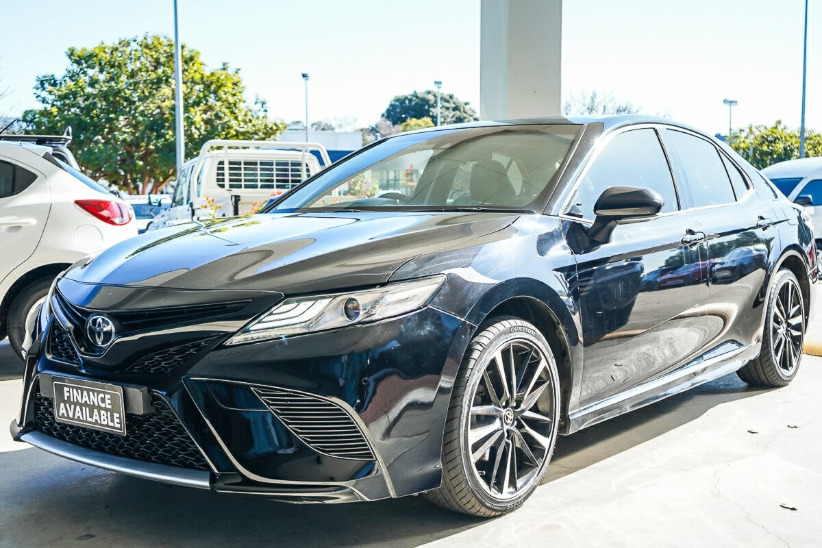 Toyota Camry image 4