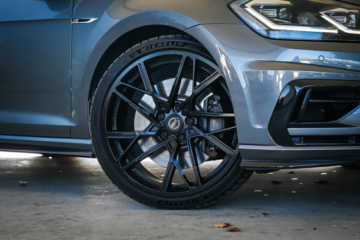Volkswagen Golf image 2