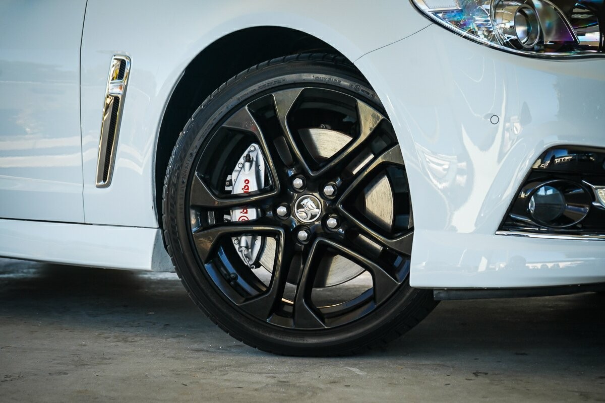 Holden Commodore image 2