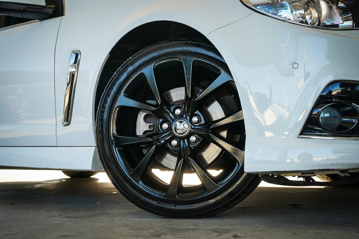 Holden Commodore image 2