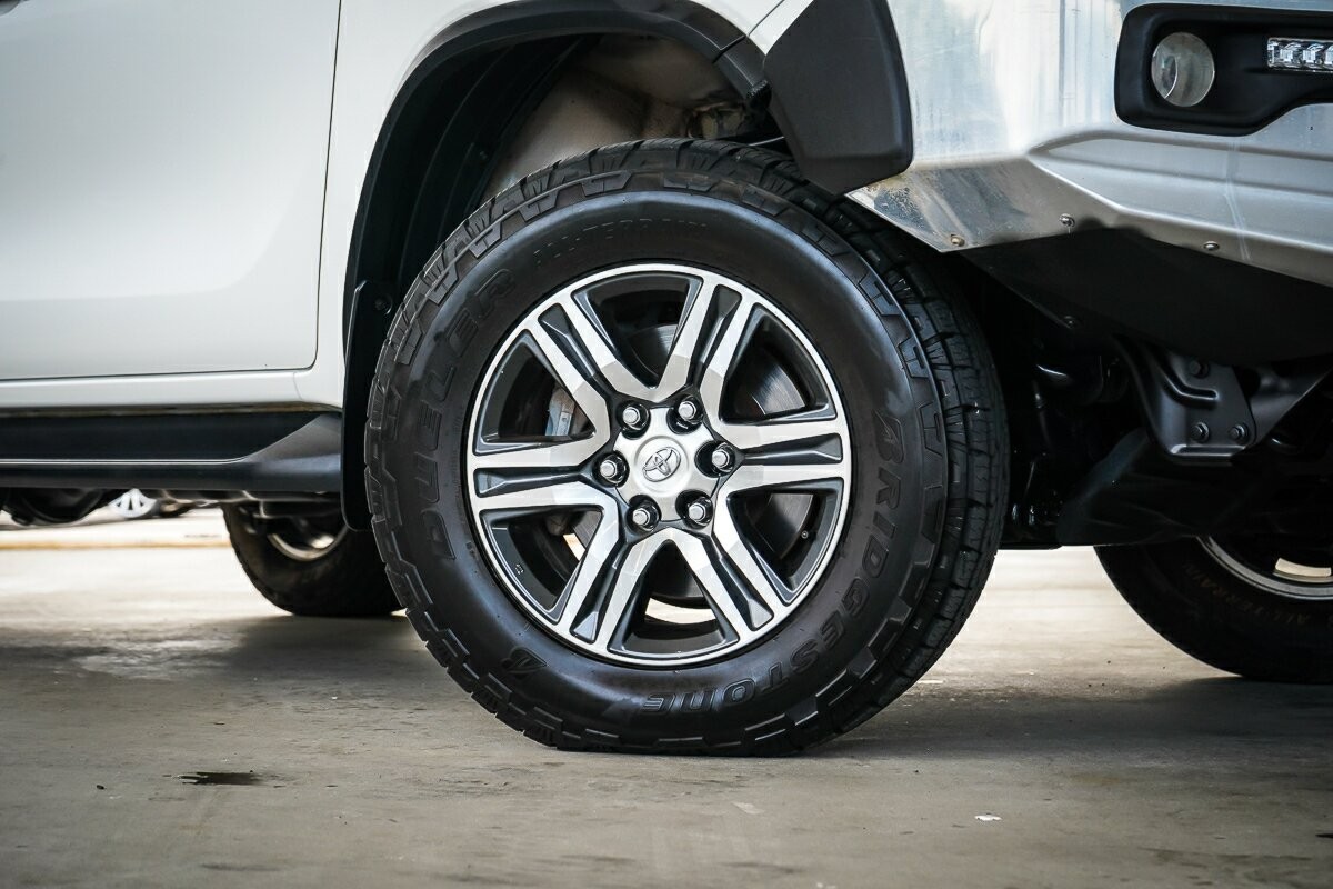 Toyota Fortuner image 2