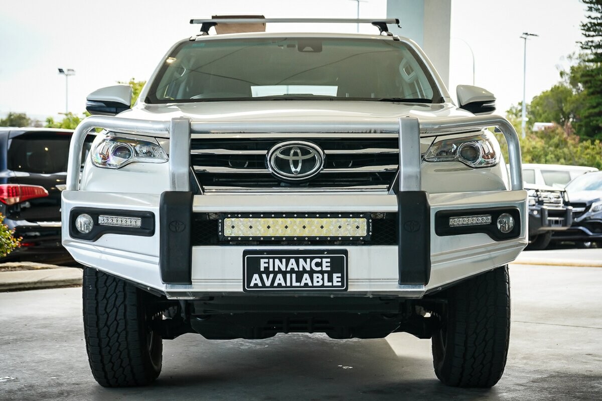 Toyota Fortuner image 3