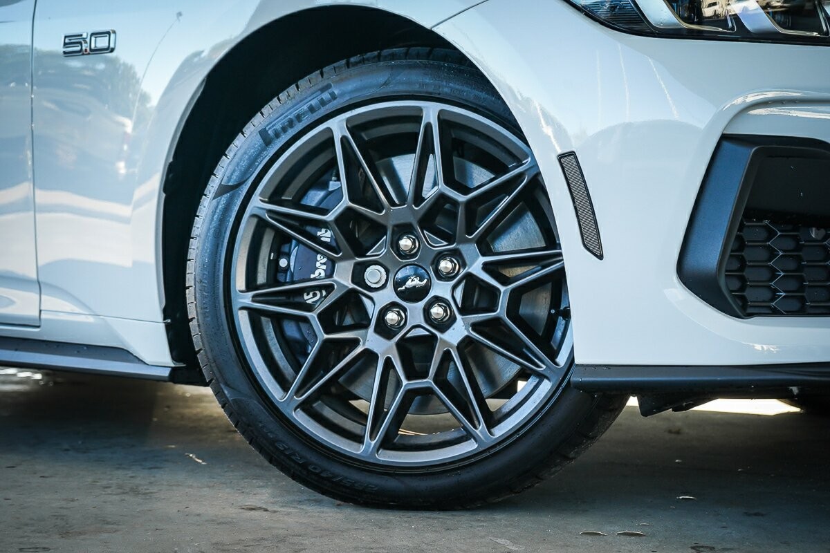 Ford Mustang image 2