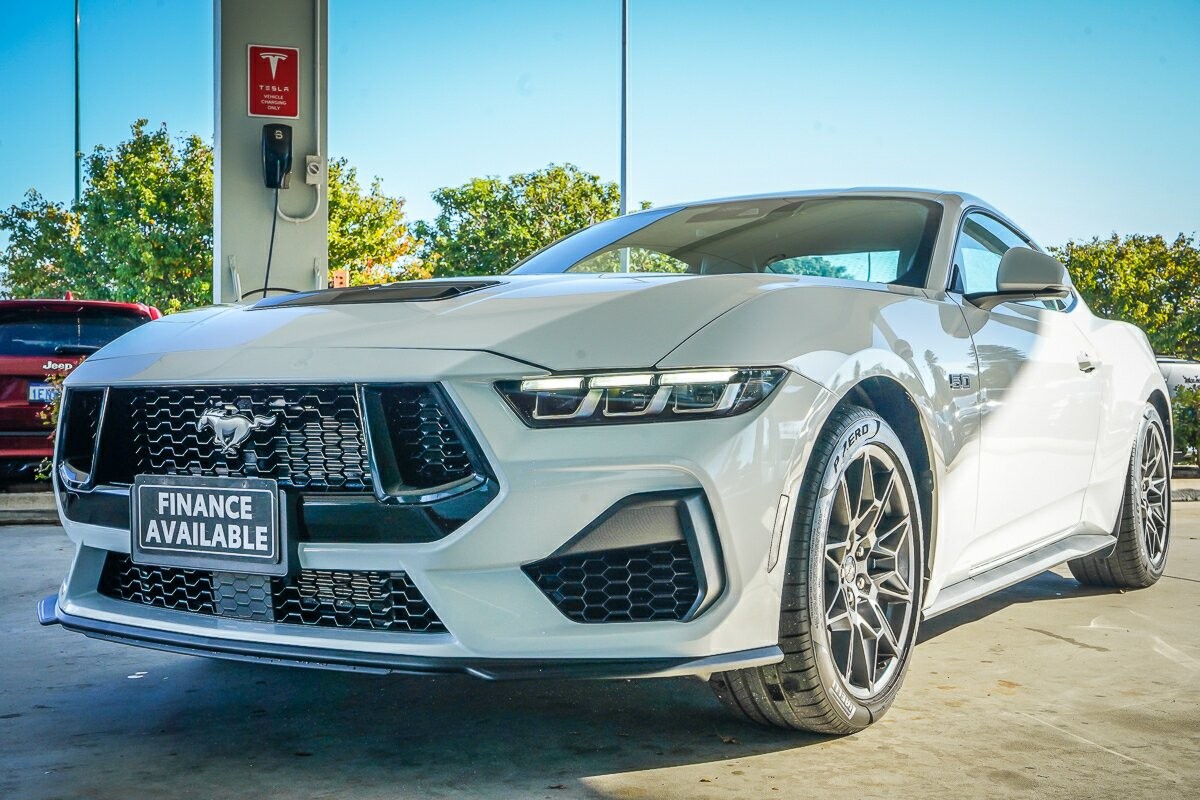 Ford Mustang image 4
