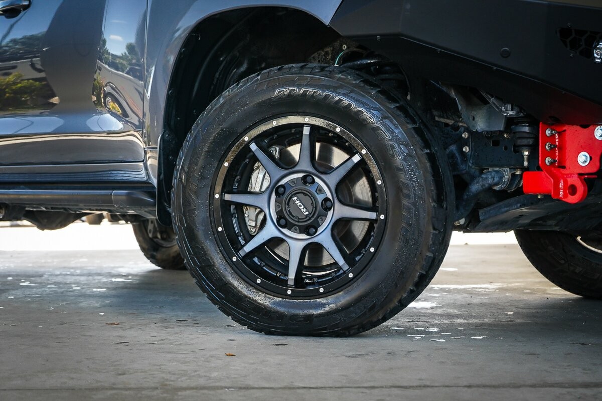 Toyota Landcruiser image 2