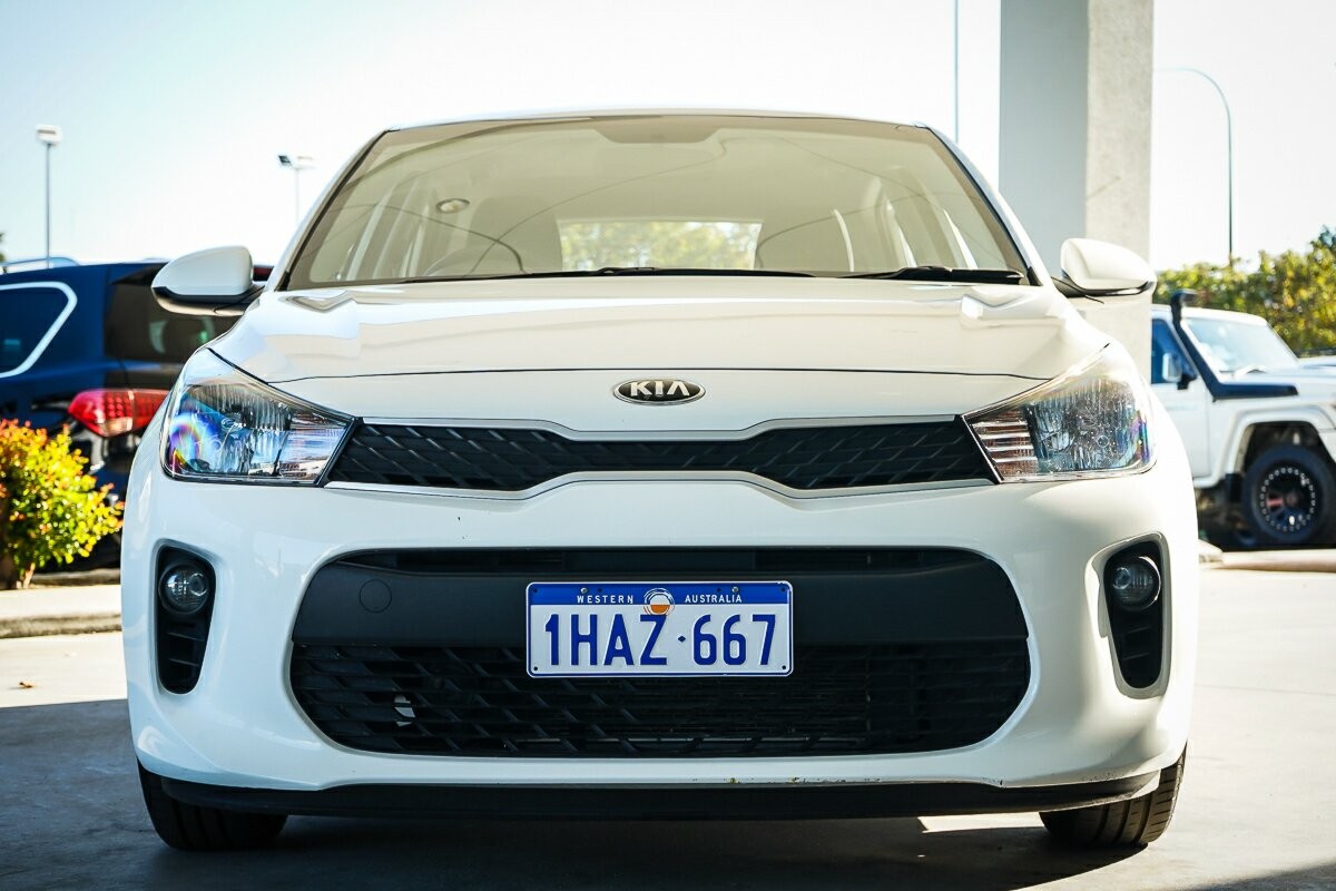 Kia Rio image 3