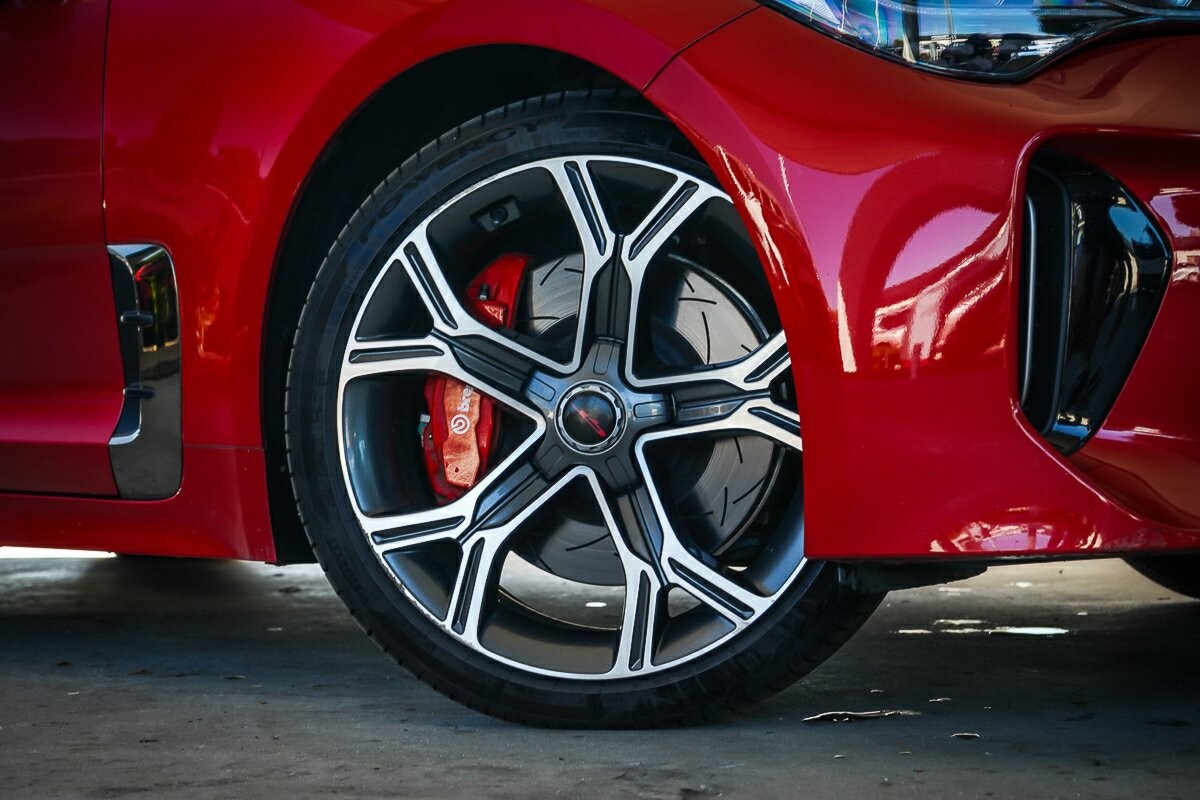 Kia Stinger image 2