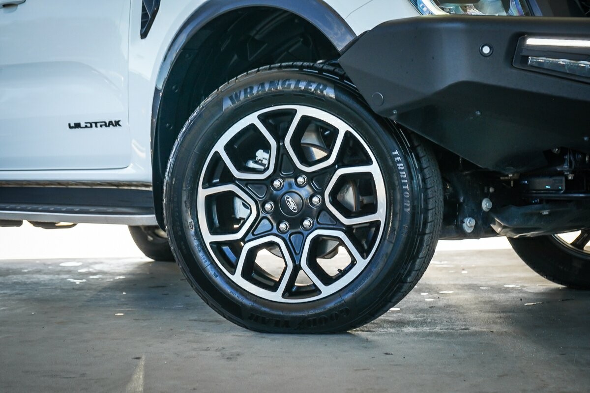 Ford Everest image 2