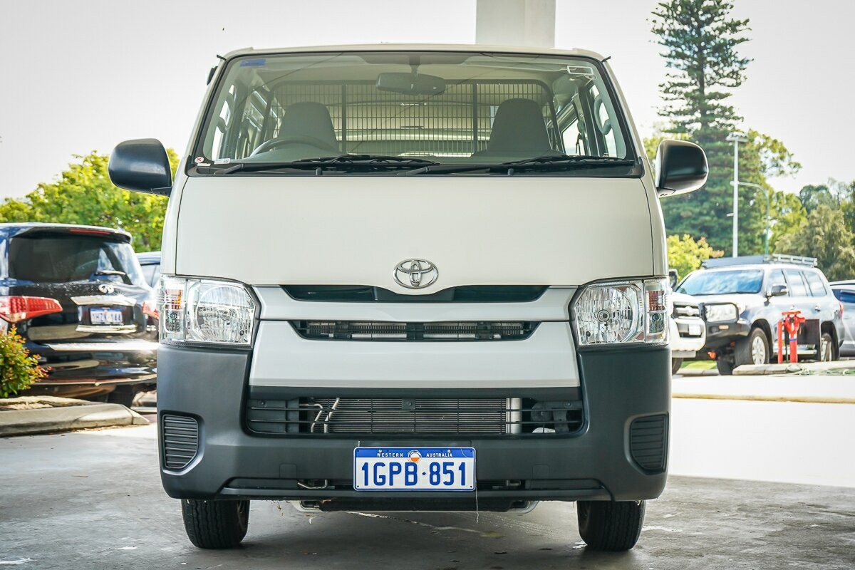 Toyota Hiace image 3