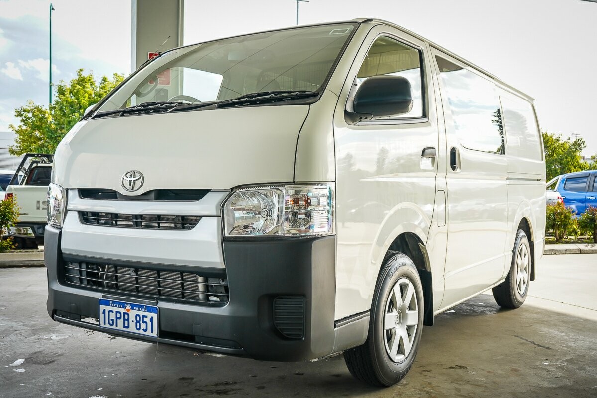 Toyota Hiace image 4