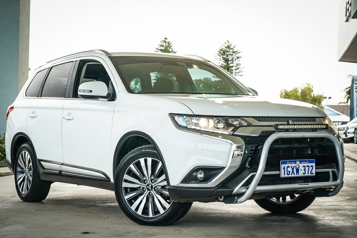 Mitsubishi Outlander image 1