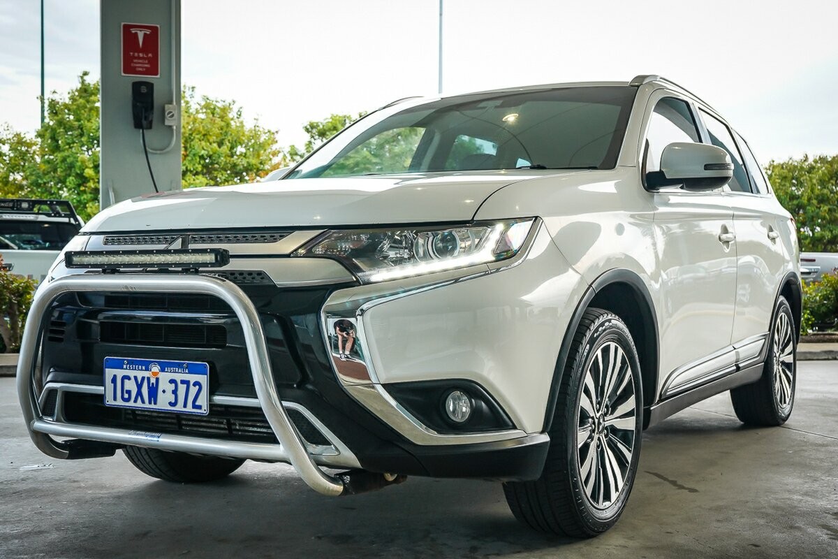 Mitsubishi Outlander image 4