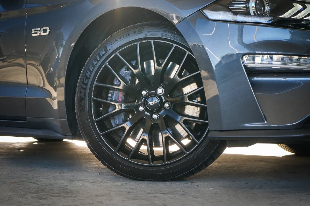 Ford Mustang image 2