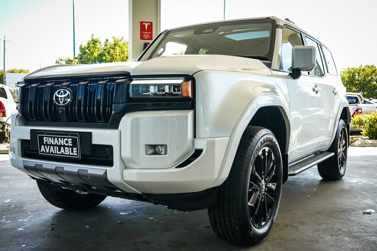 Toyota Landcruiser Prado image 4