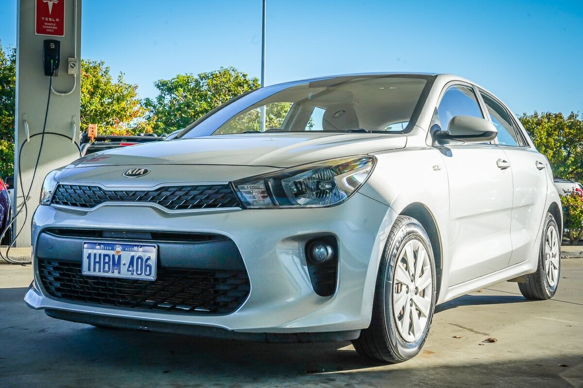 Kia Rio image 4