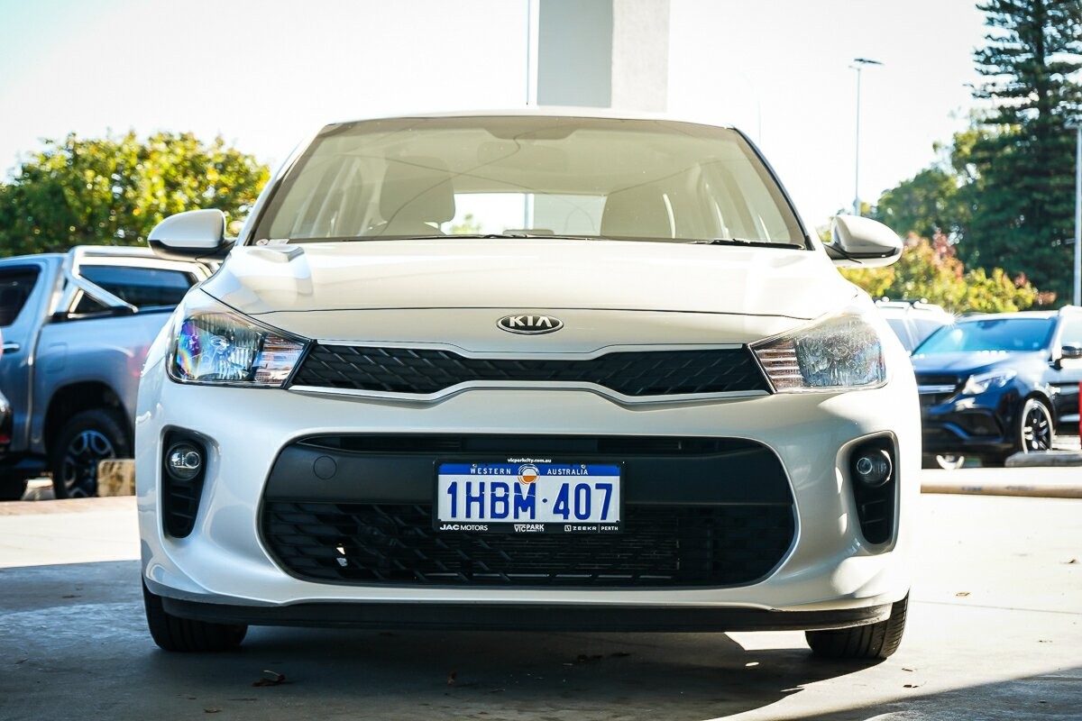 Kia Rio image 3