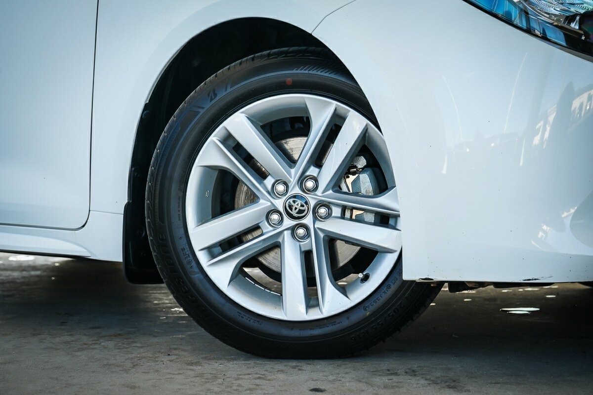 Toyota Corolla image 2