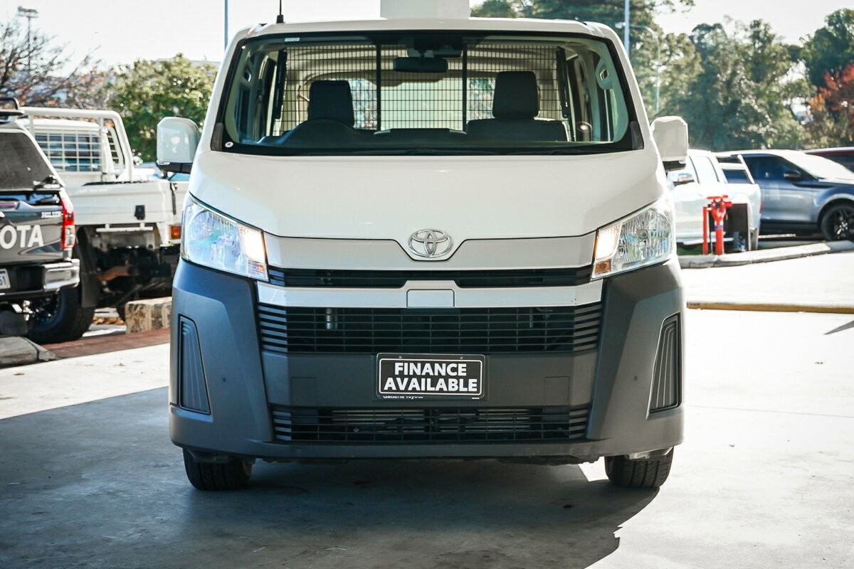 Toyota Hiace image 3