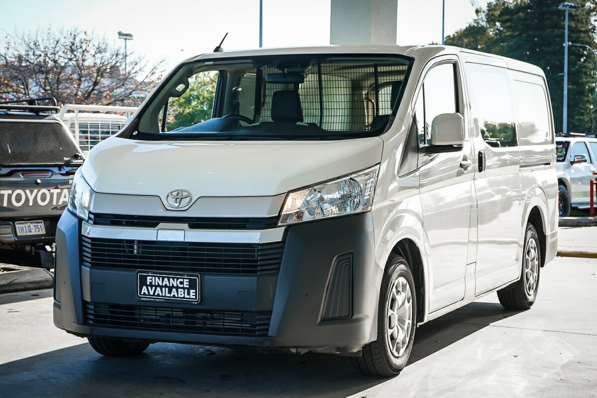 Toyota Hiace image 4