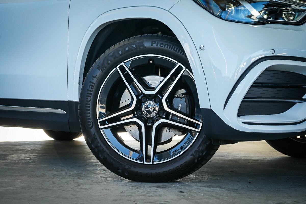 Mercedes Benz Gla-class image 2