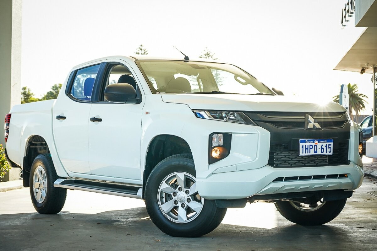 https://vehicle-cdn.autoleague.cloud/31373_U308354_1.jpg