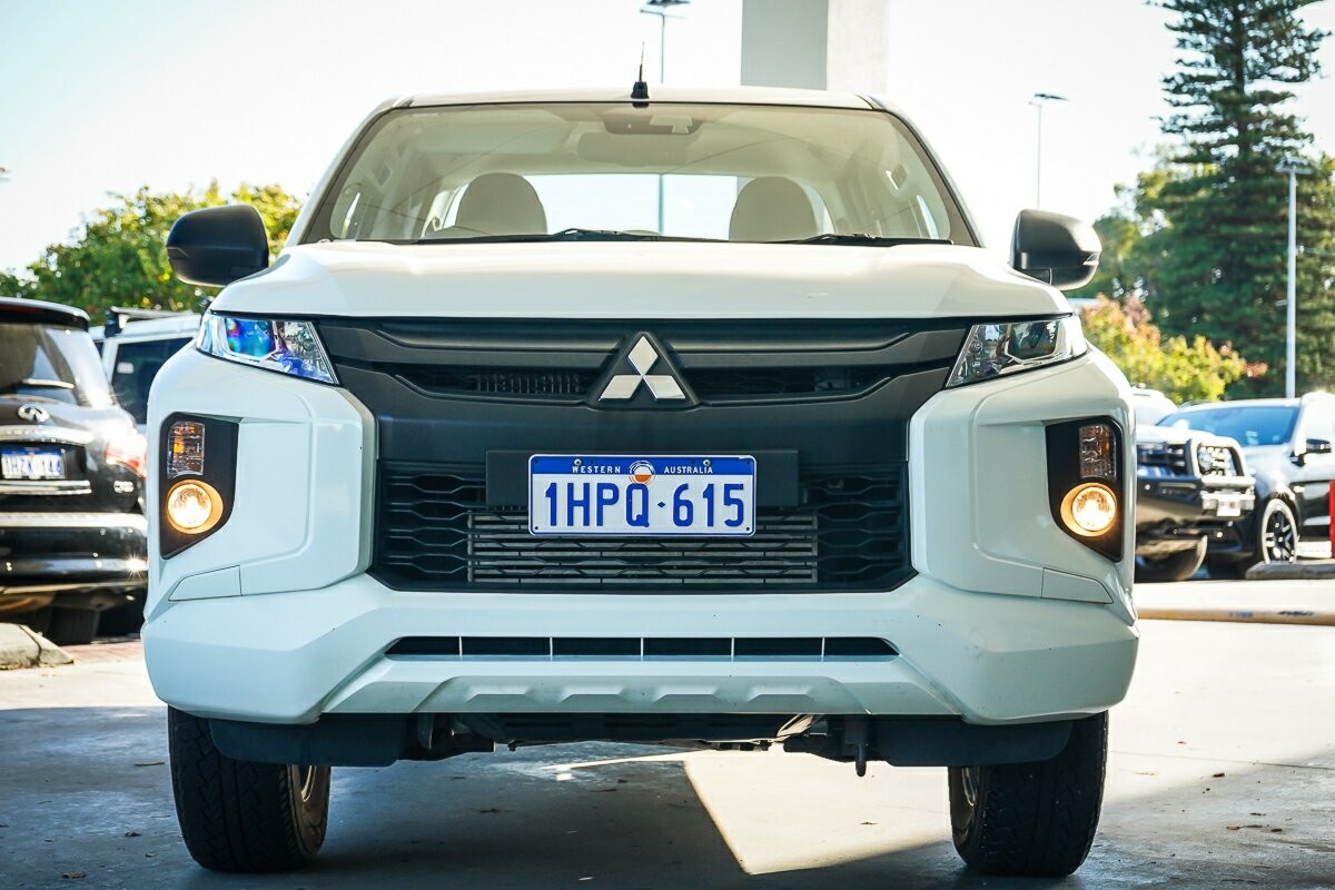 Mitsubishi Triton image 3