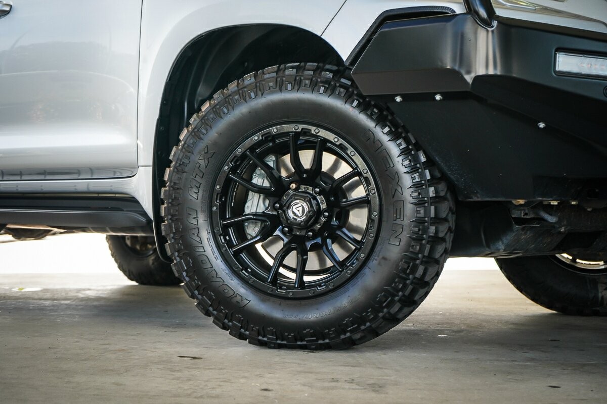 Toyota Landcruiser Prado image 2