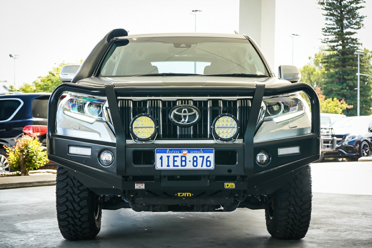 Toyota Landcruiser Prado image 3