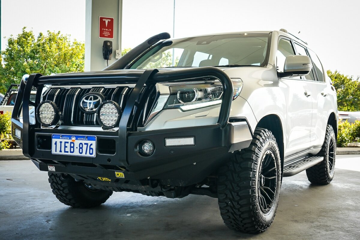 Toyota Landcruiser Prado image 4