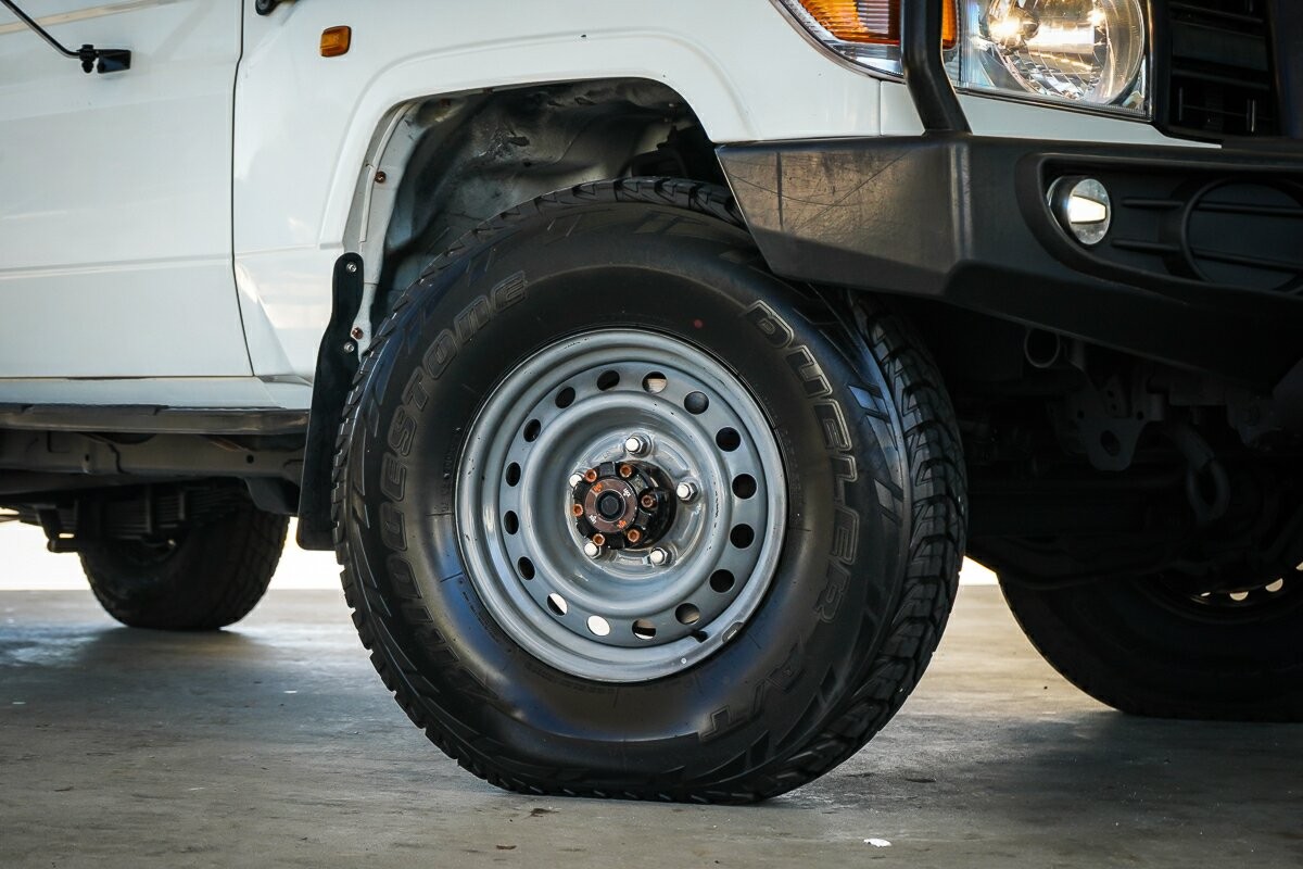 Toyota Landcruiser image 2