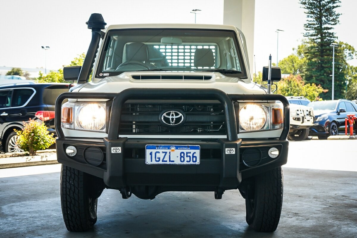 Toyota Landcruiser image 3