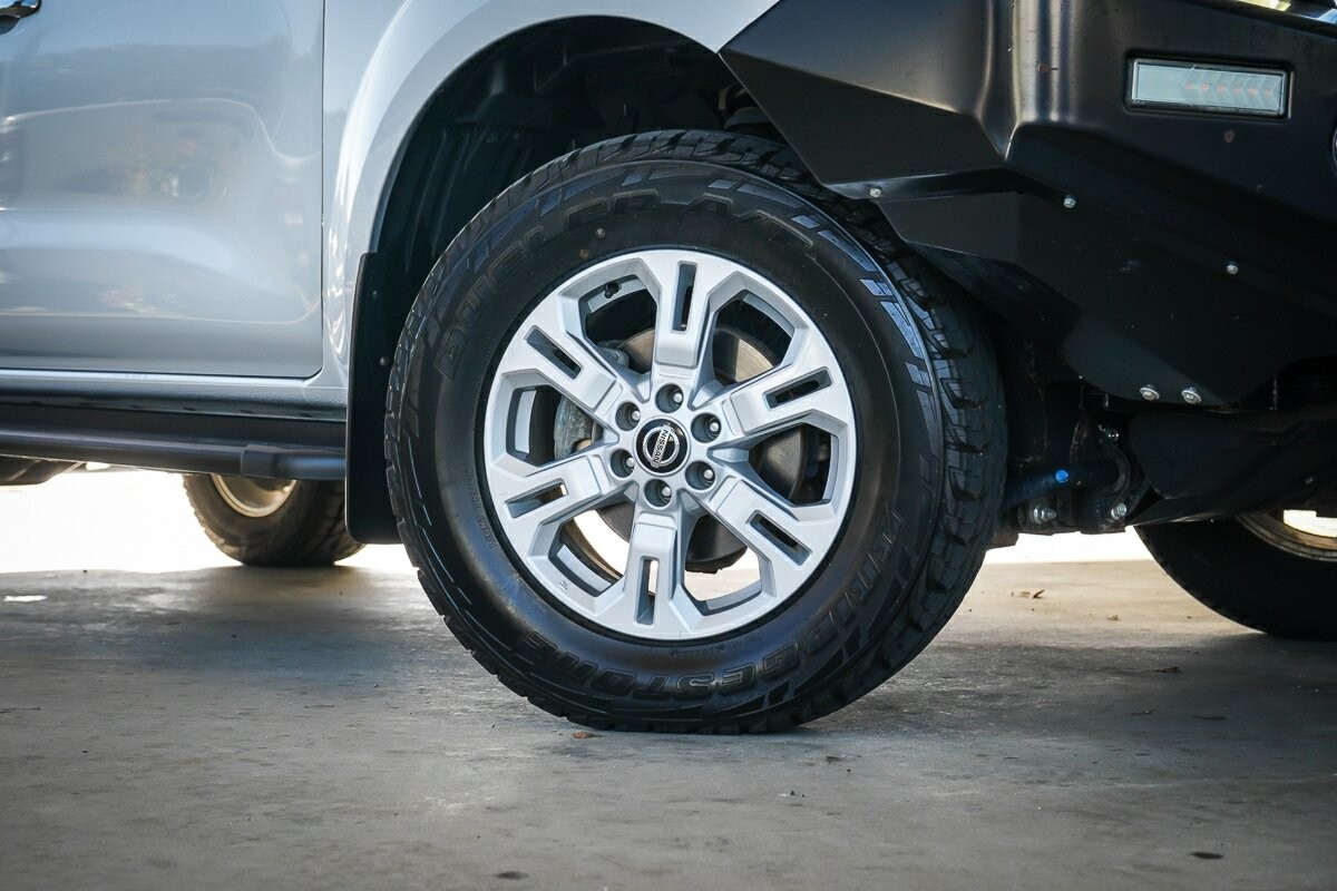 Nissan Navara image 2