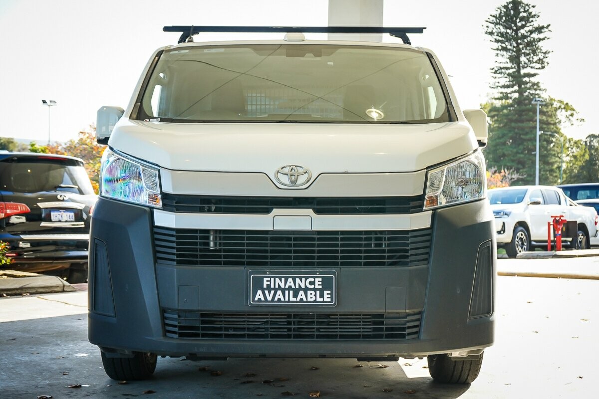 Toyota Hiace image 3