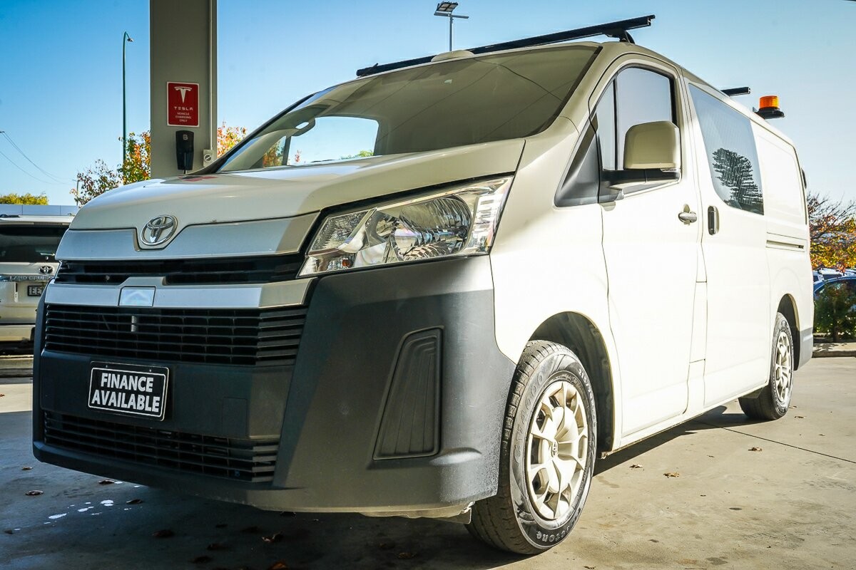 Toyota Hiace image 4