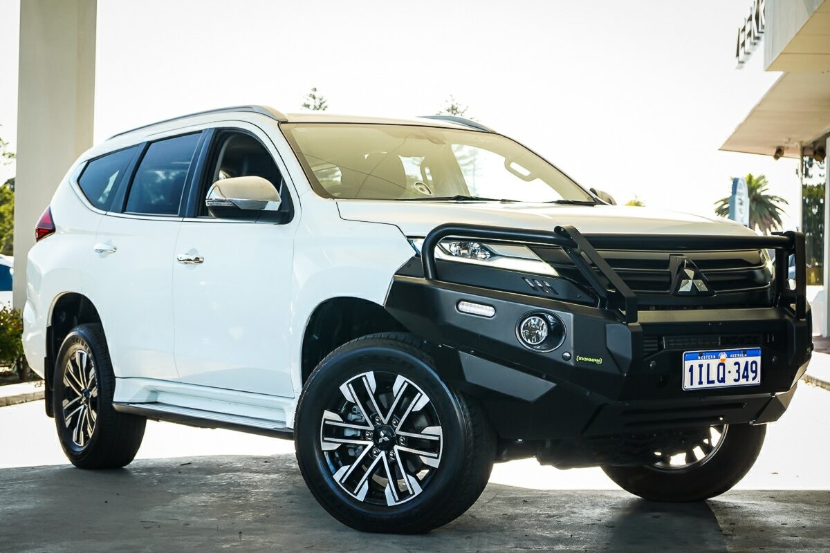 Mitsubishi Pajero Sport image 1