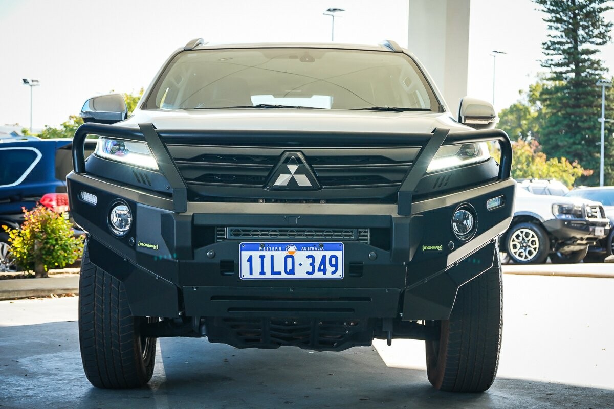 Mitsubishi Pajero Sport image 3