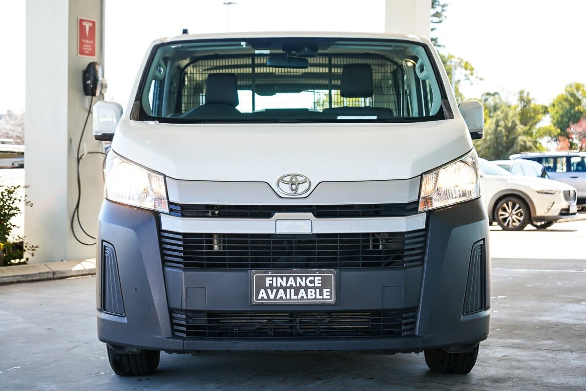 Toyota Hiace image 3