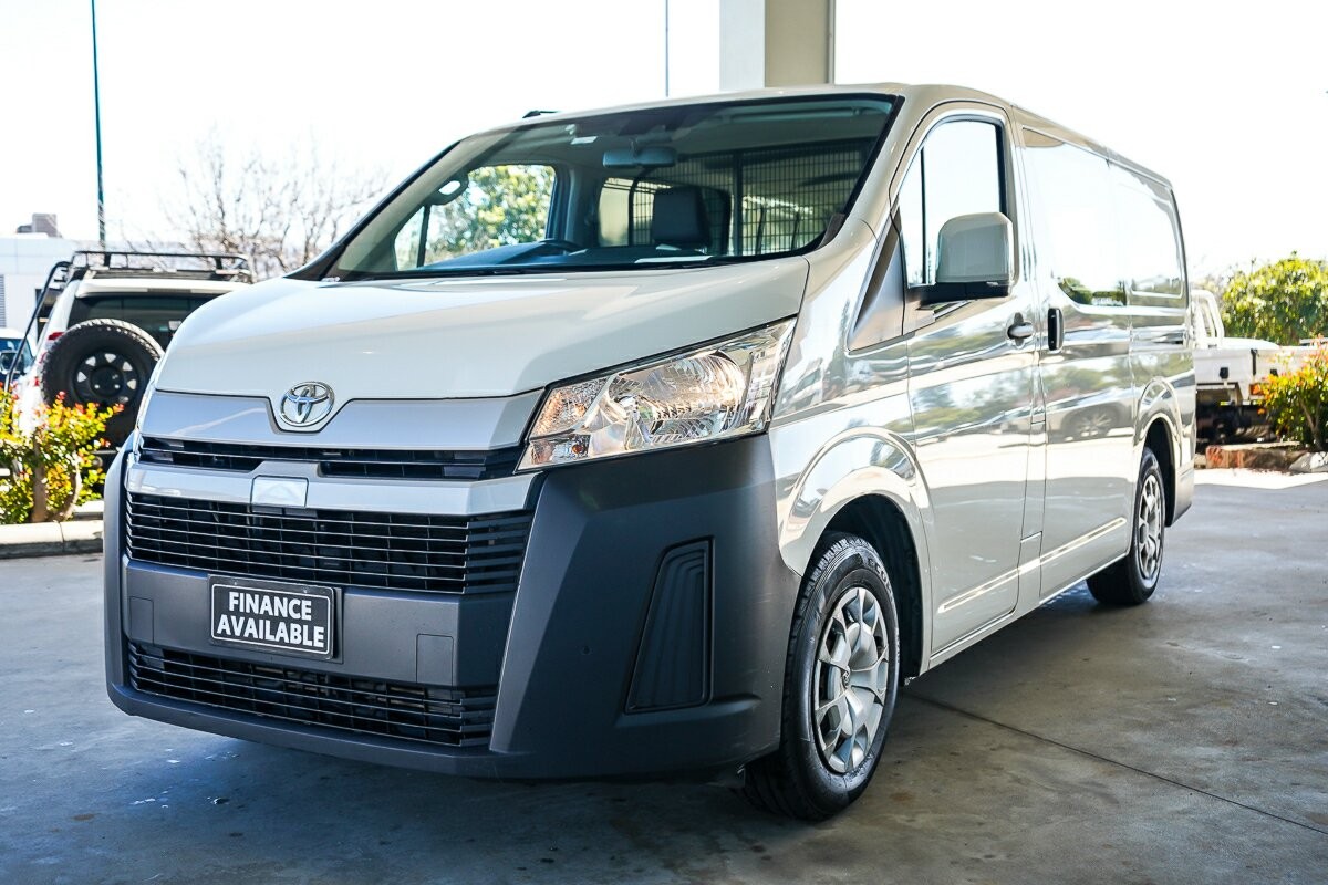 Toyota Hiace image 4