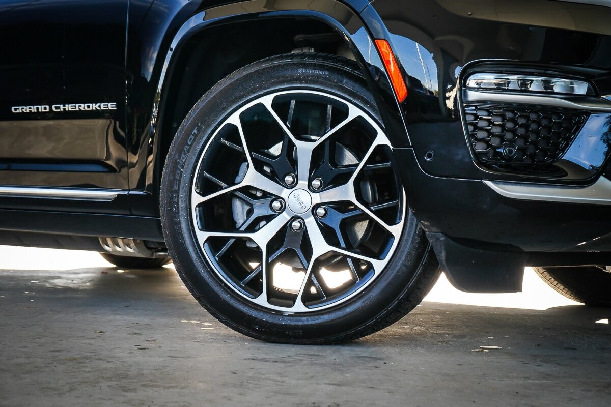 Jeep Grand Cherokee image 2