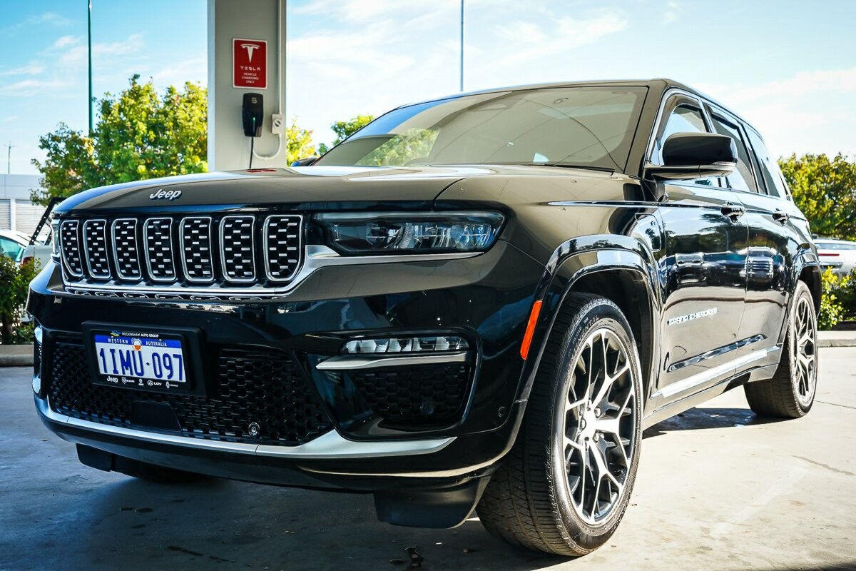 Jeep Grand Cherokee image 4