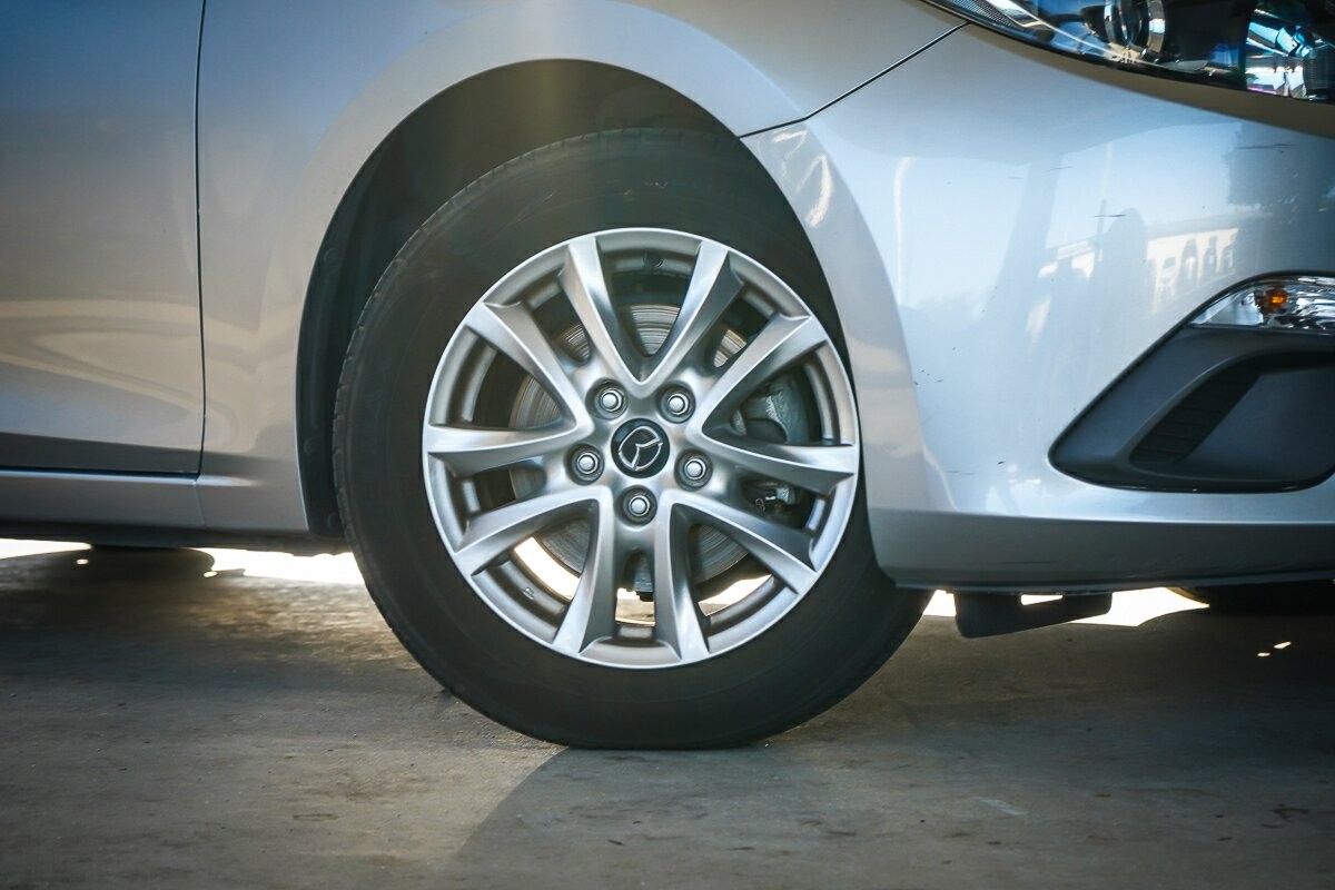 Mazda 3 image 2