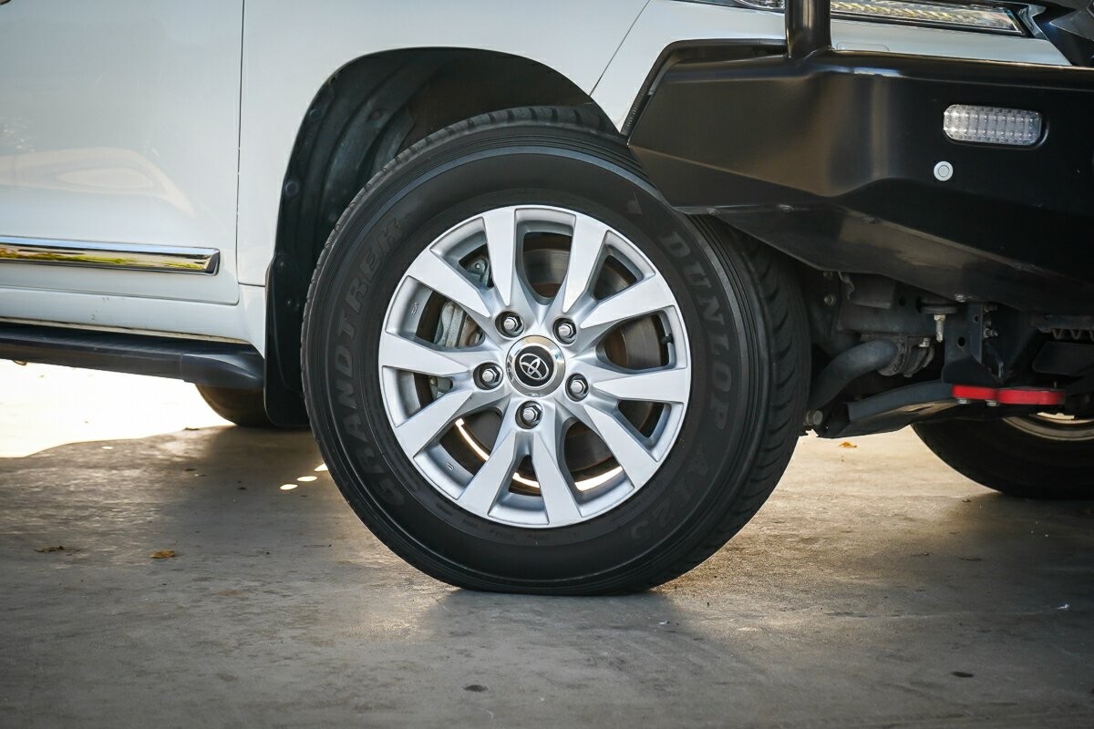 Toyota Landcruiser image 2
