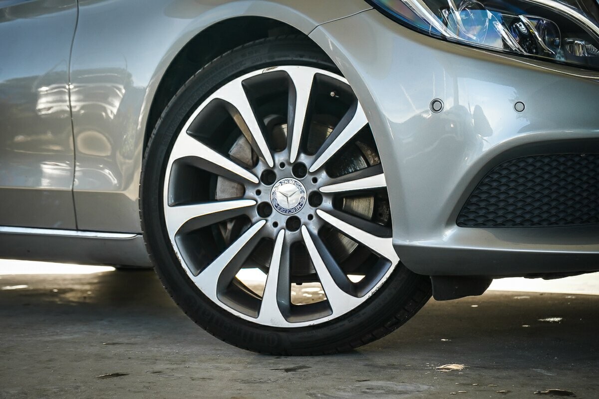 Mercedes Benz C-class image 2