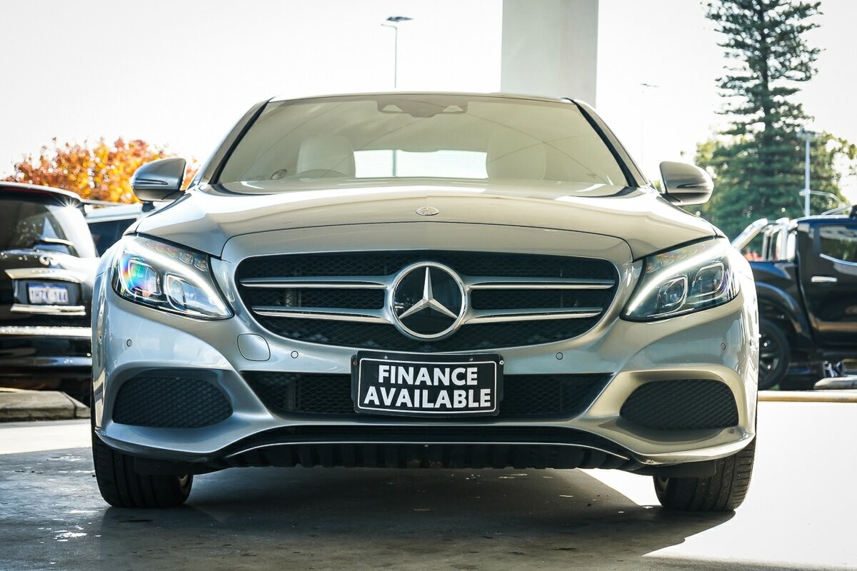 Mercedes Benz C-class image 3