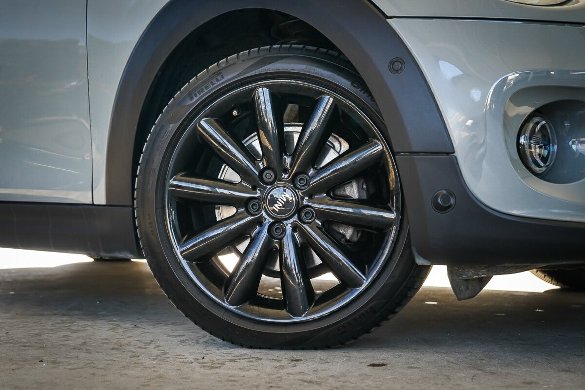 Mini Hatch image 2