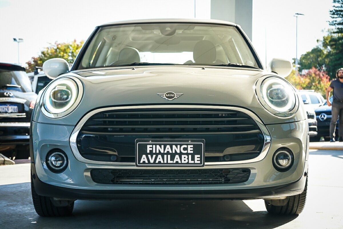 Mini Hatch image 3