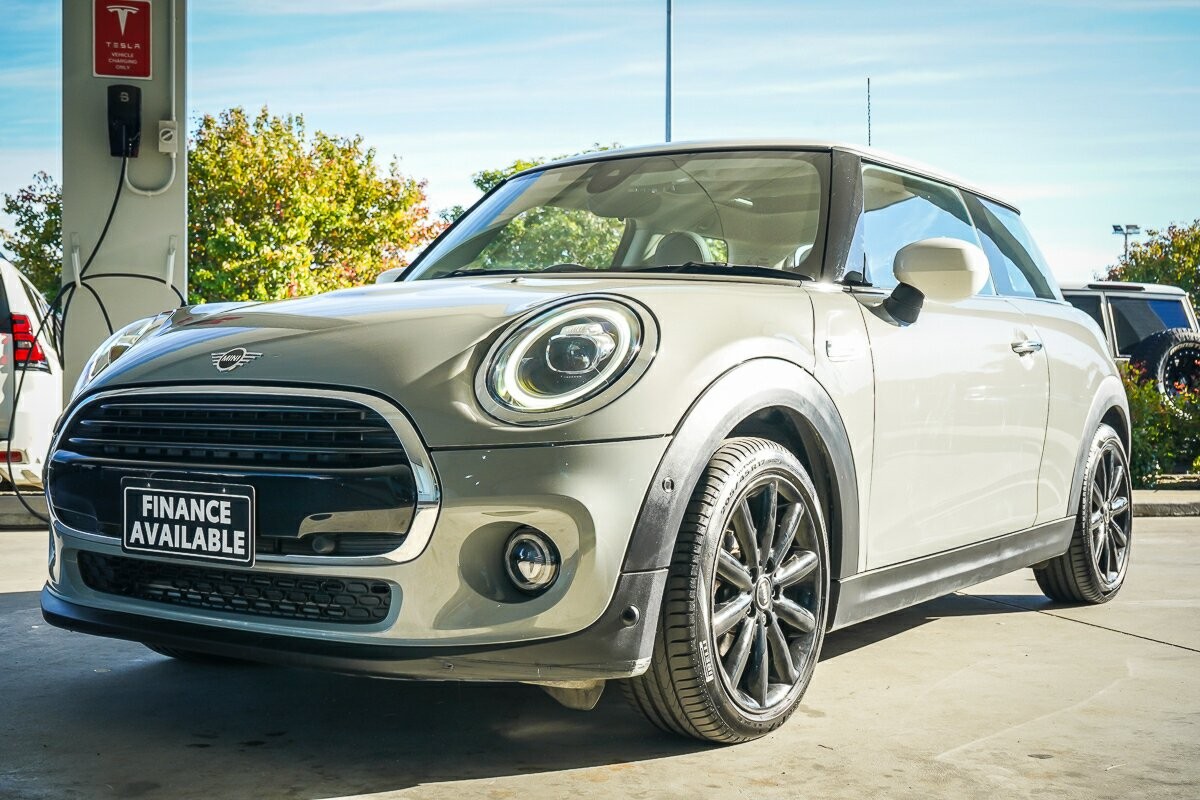Mini Hatch image 4