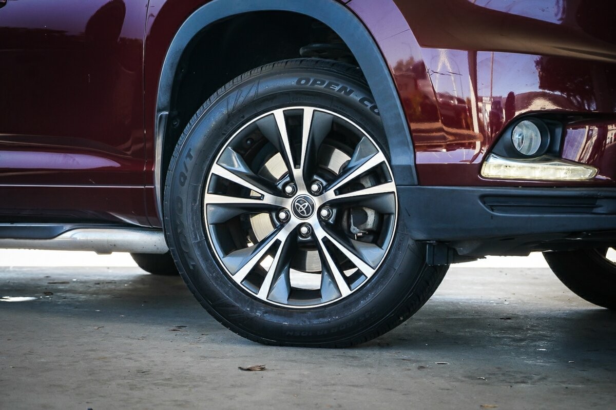Toyota Kluger image 2
