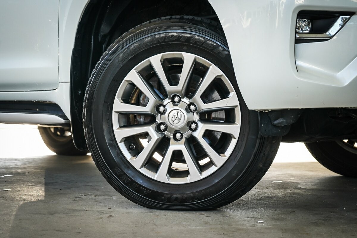 Toyota Landcruiser Prado image 2