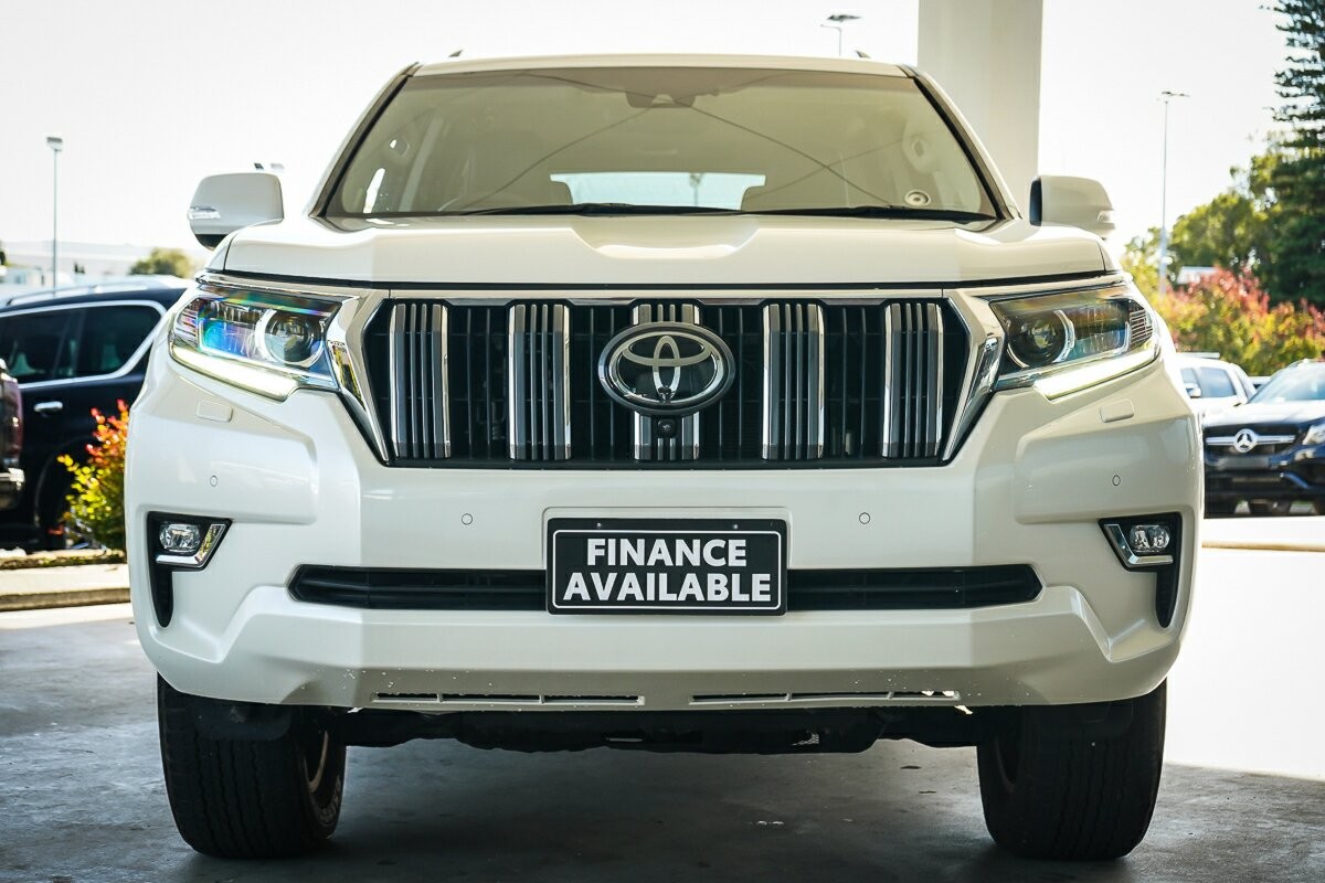 Toyota Landcruiser Prado image 3